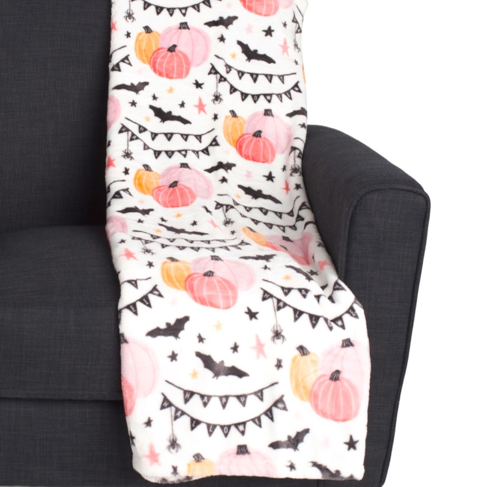 ARTISAN 34 Oversized Festive Halloween Throw